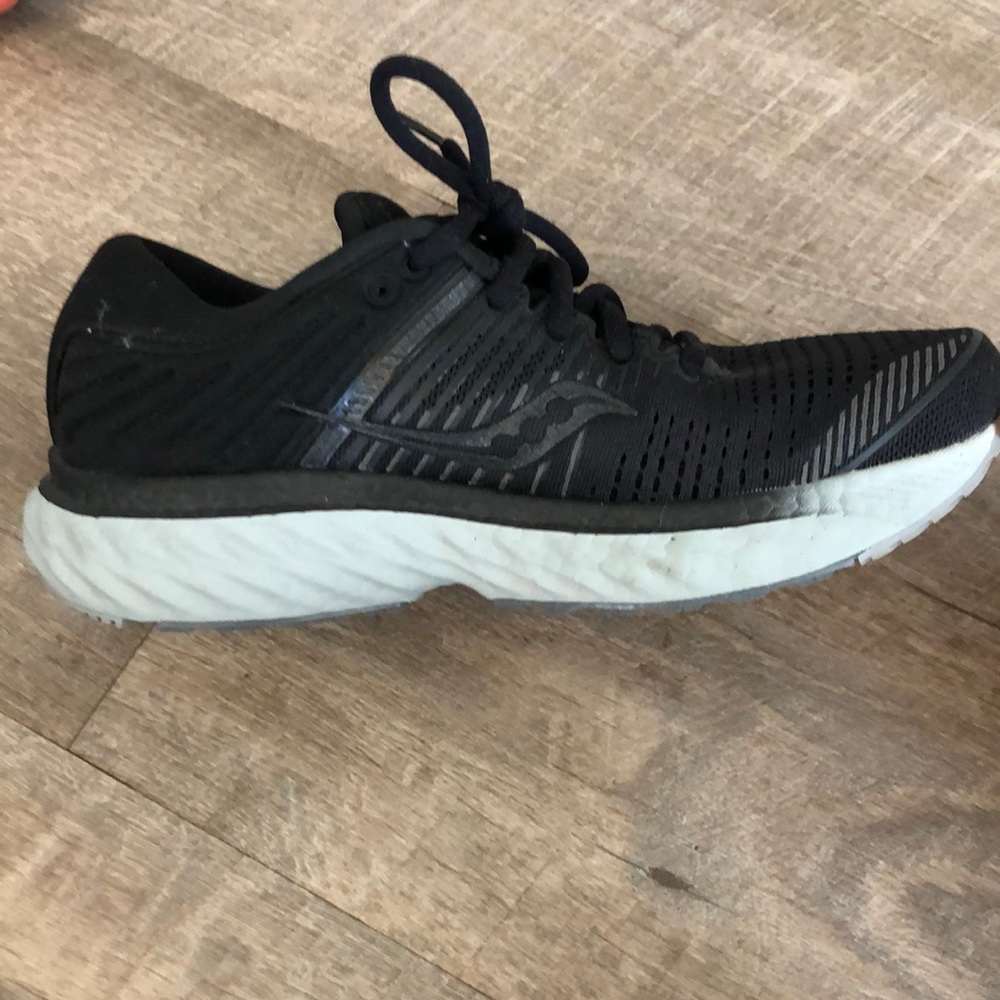 Saucony triumph running shoe